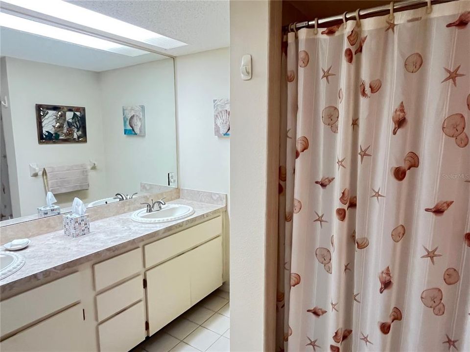 На продажу: $179,999 (2 спален, 2 ванн, 1318 Квадратных фут)