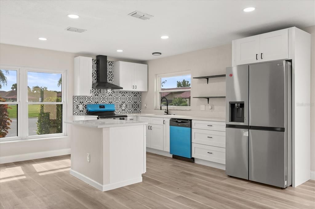 На продажу: $209,900 (2 спален, 2 ванн, 1038 Квадратных фут)