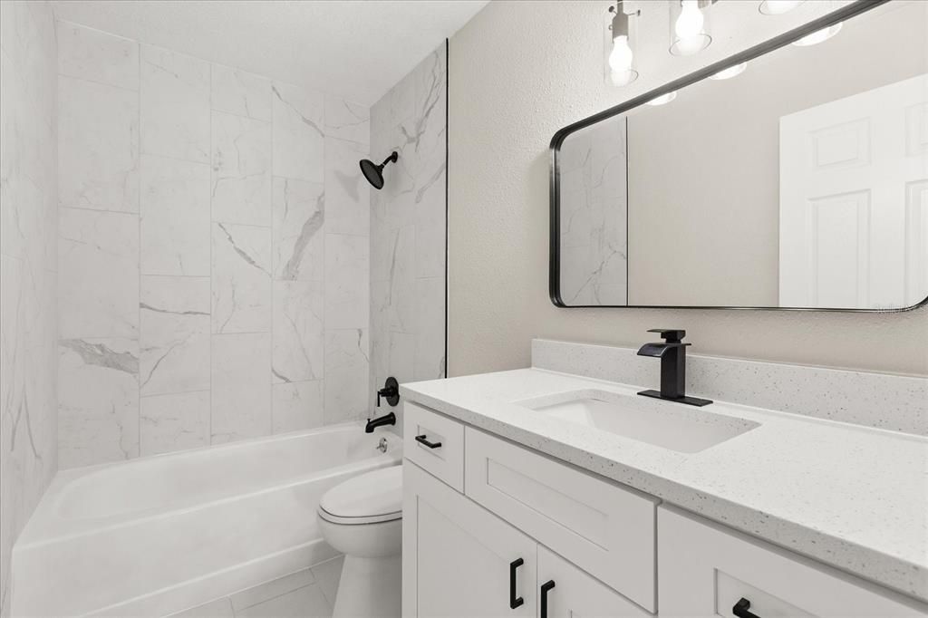 На продажу: $209,900 (2 спален, 2 ванн, 1038 Квадратных фут)