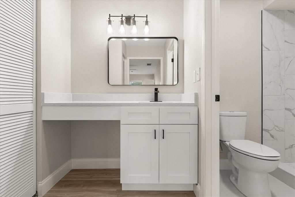 На продажу: $209,900 (2 спален, 2 ванн, 1038 Квадратных фут)