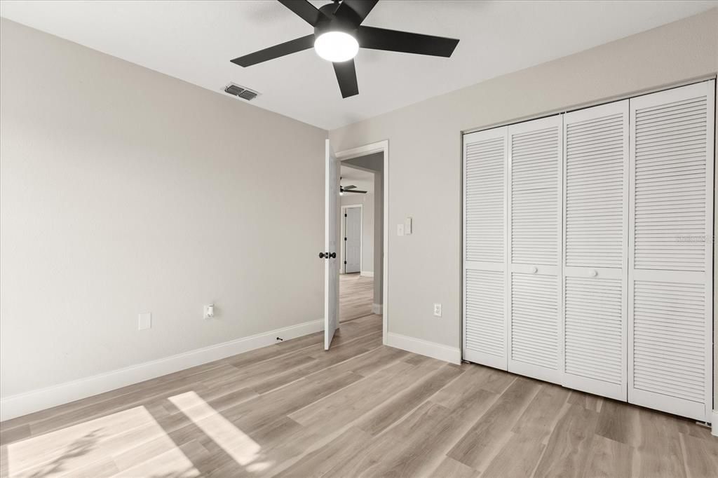 На продажу: $209,900 (2 спален, 2 ванн, 1038 Квадратных фут)