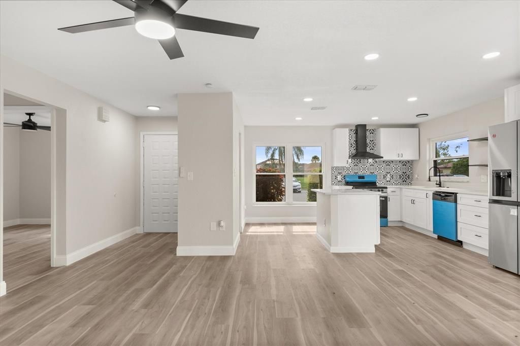 На продажу: $209,900 (2 спален, 2 ванн, 1038 Квадратных фут)