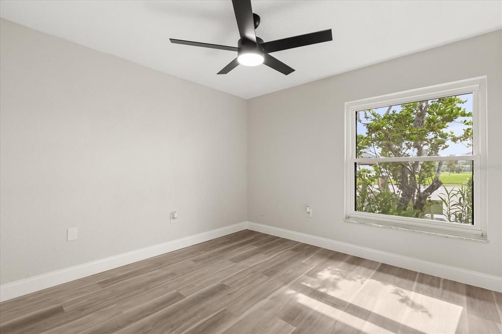 На продажу: $209,900 (2 спален, 2 ванн, 1038 Квадратных фут)