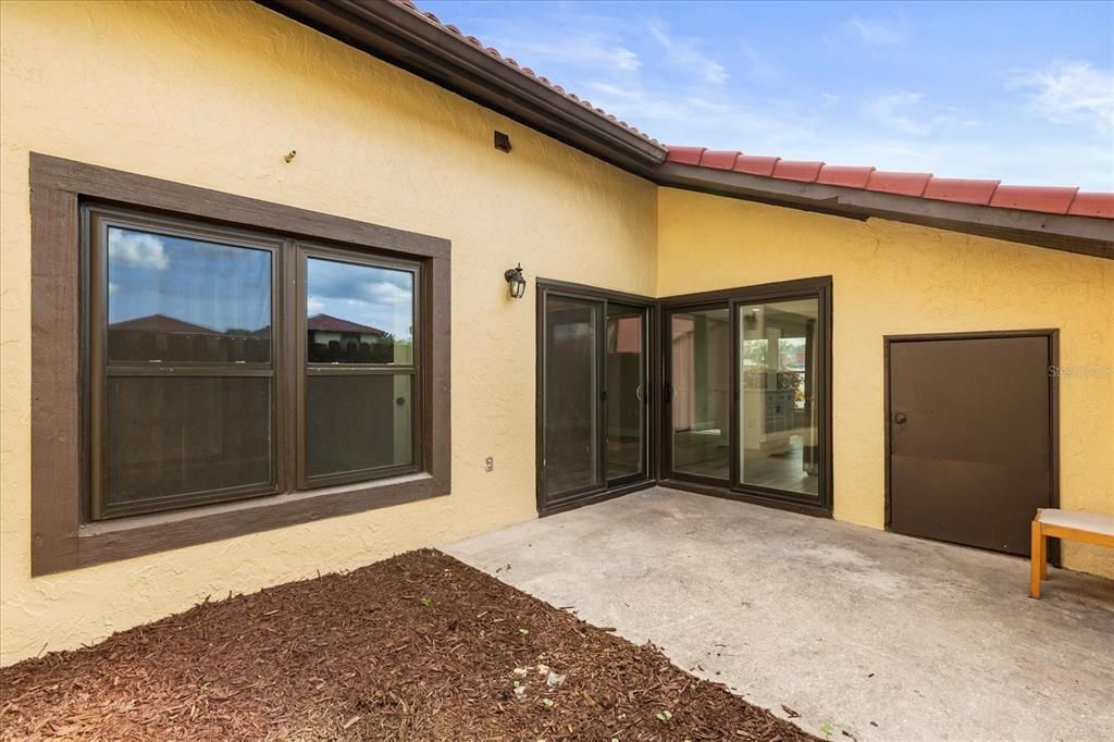 На продажу: $209,900 (2 спален, 2 ванн, 1038 Квадратных фут)