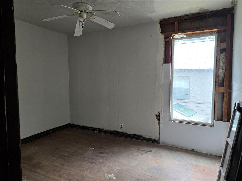 На продажу: $115,500 (4 спален, 2 ванн, 2192 Квадратных фут)