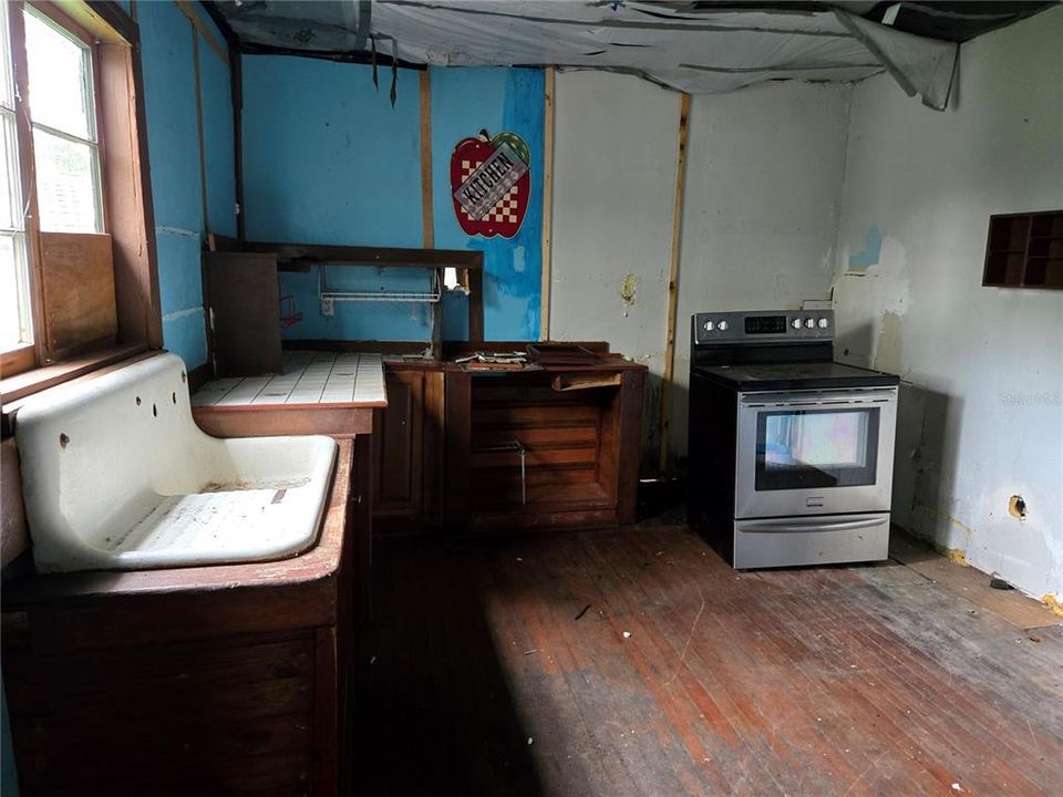 На продажу: $115,500 (4 спален, 2 ванн, 2192 Квадратных фут)