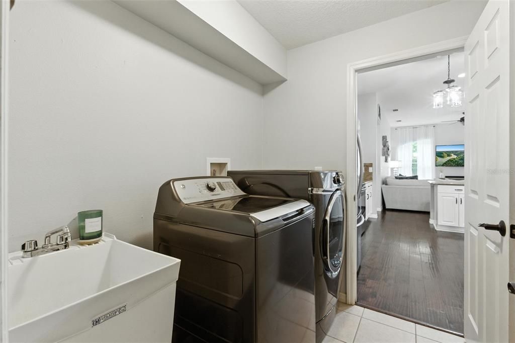 Под контрактом: $624,900 (5 спален, 3 ванн, 2805 Квадратных фут)