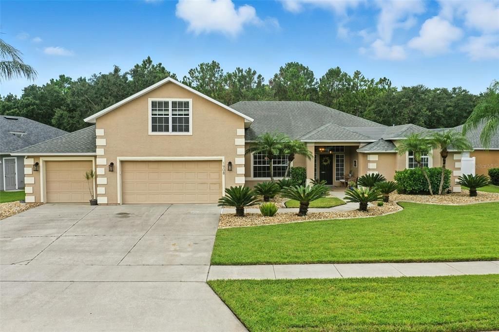 Под контрактом: $624,900 (5 спален, 3 ванн, 2805 Квадратных фут)