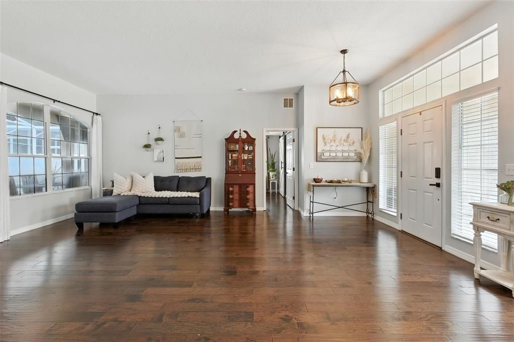 Под контрактом: $624,900 (5 спален, 3 ванн, 2805 Квадратных фут)