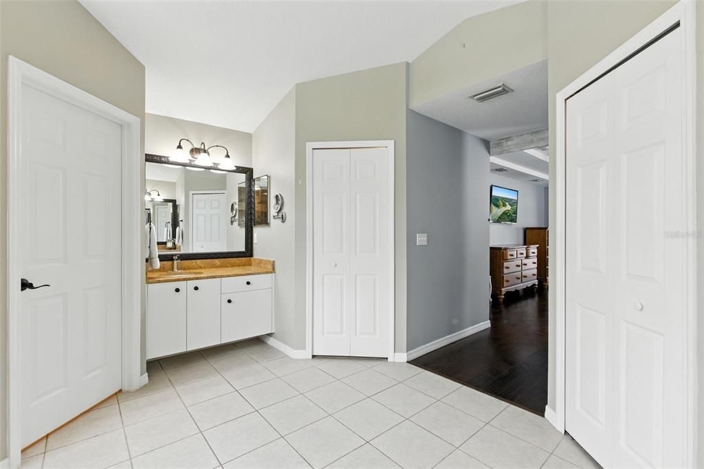 Под контрактом: $624,900 (5 спален, 3 ванн, 2805 Квадратных фут)