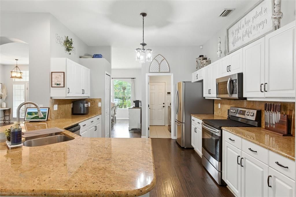 Под контрактом: $624,900 (5 спален, 3 ванн, 2805 Квадратных фут)