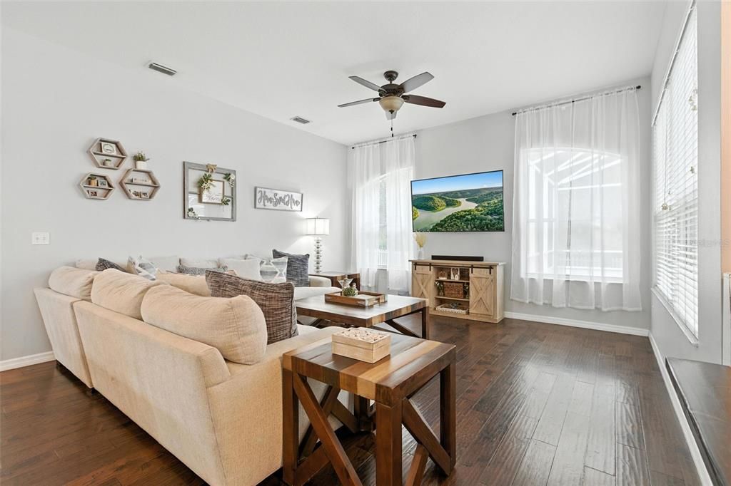 Под контрактом: $624,900 (5 спален, 3 ванн, 2805 Квадратных фут)