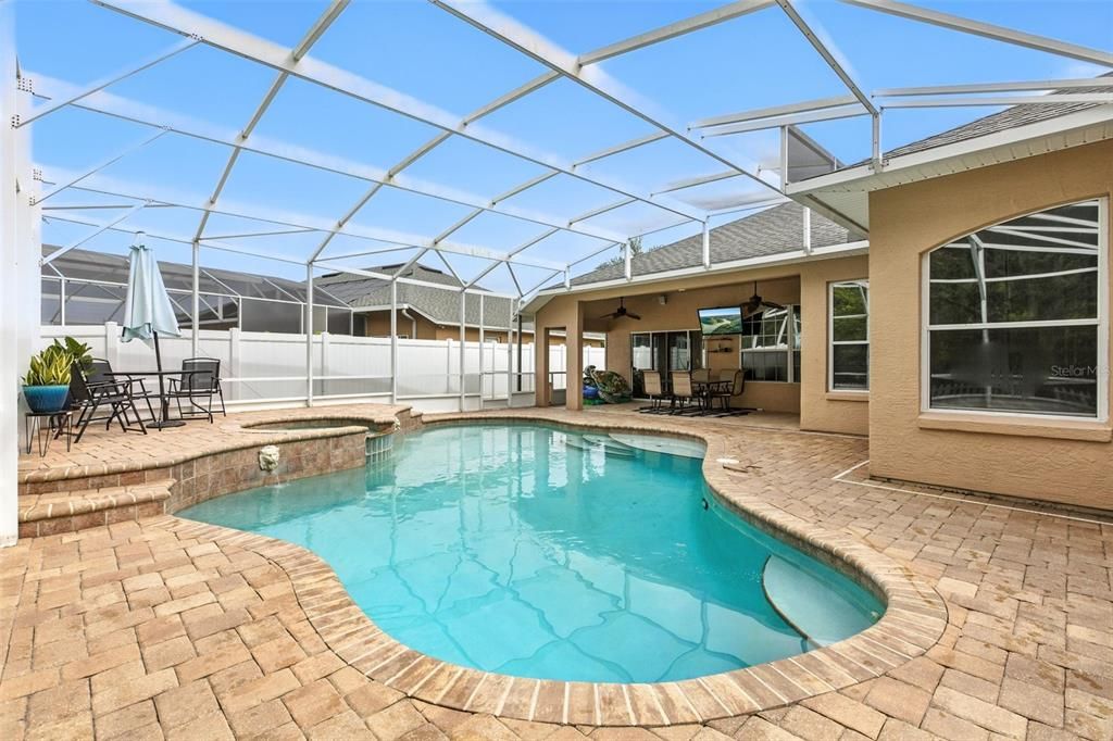 Под контрактом: $624,900 (5 спален, 3 ванн, 2805 Квадратных фут)