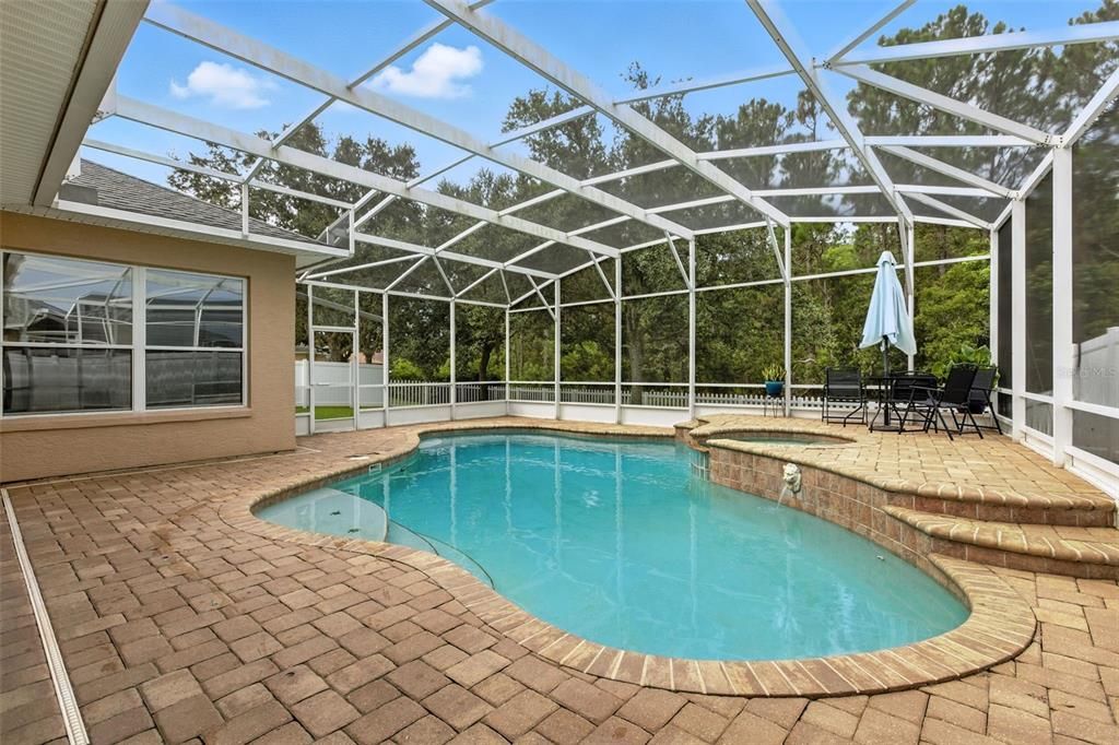 Под контрактом: $624,900 (5 спален, 3 ванн, 2805 Квадратных фут)