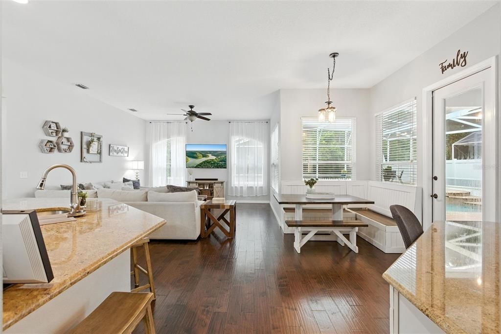 Под контрактом: $624,900 (5 спален, 3 ванн, 2805 Квадратных фут)