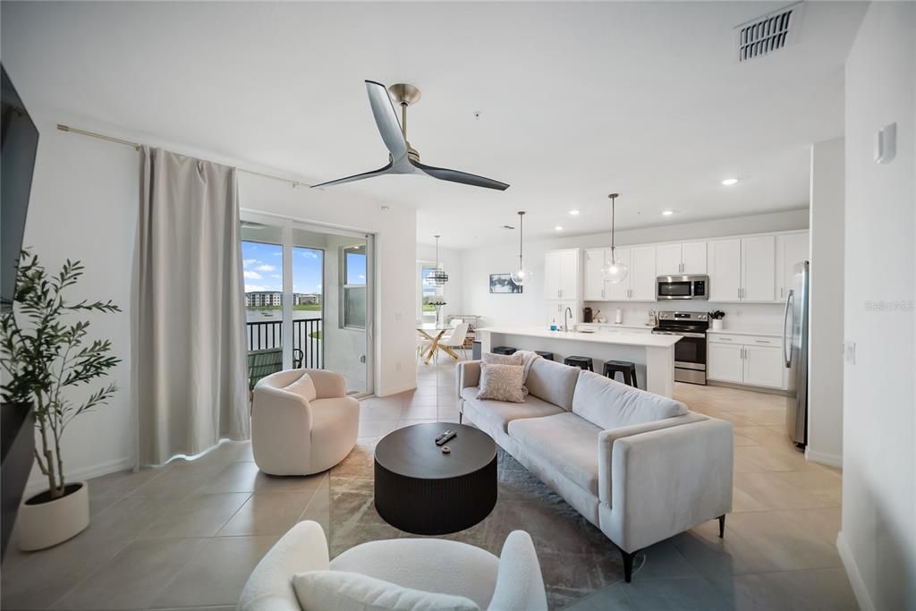 Active With Contract: $299,999 (2 beds, 2 baths, 1149 Square Feet)