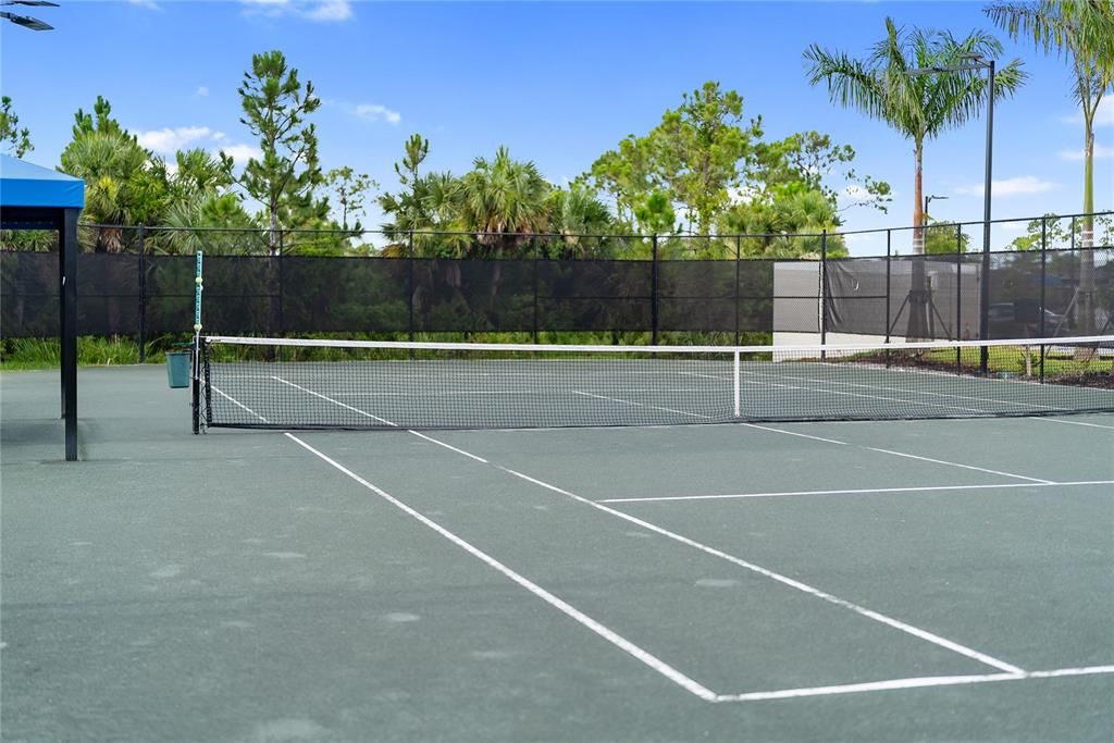 Active With Contract: $299,999 (2 beds, 2 baths, 1149 Square Feet)