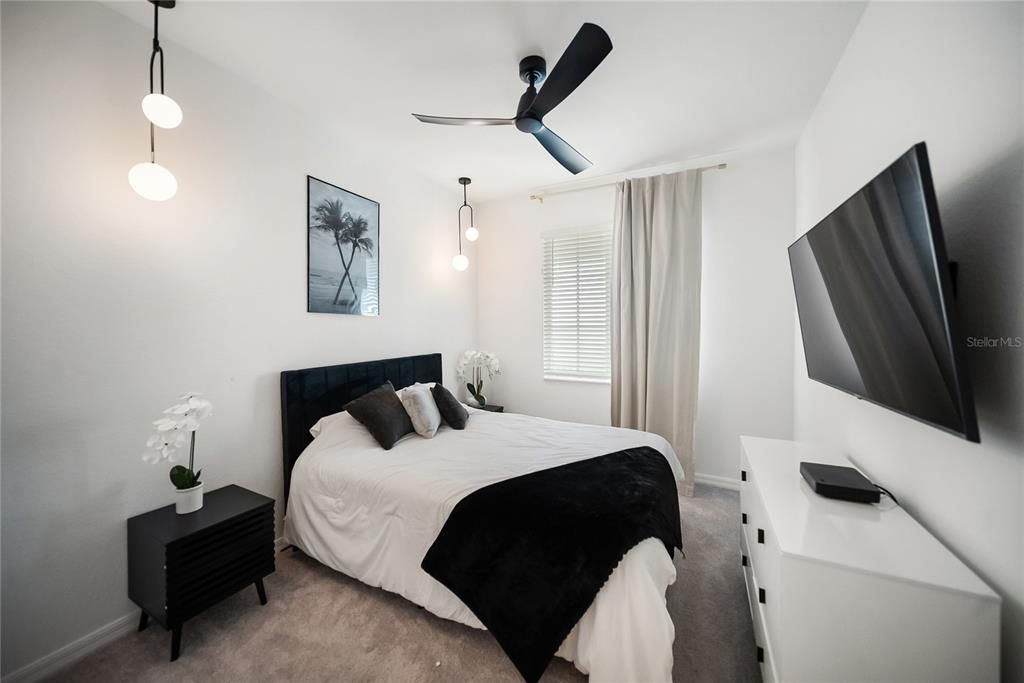 Active With Contract: $299,999 (2 beds, 2 baths, 1149 Square Feet)