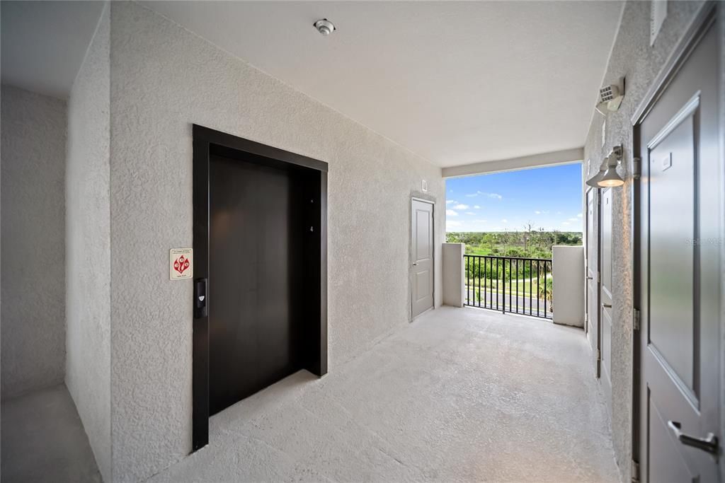 Active With Contract: $299,999 (2 beds, 2 baths, 1149 Square Feet)