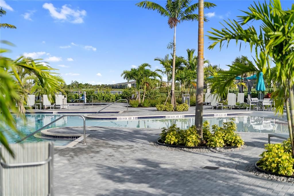 Active With Contract: $299,999 (2 beds, 2 baths, 1149 Square Feet)