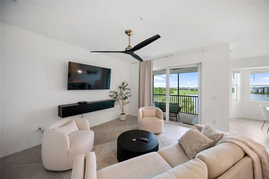 Active With Contract: $299,999 (2 beds, 2 baths, 1149 Square Feet)