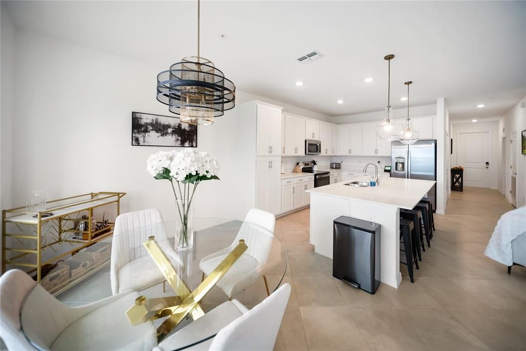 Active With Contract: $299,999 (2 beds, 2 baths, 1149 Square Feet)