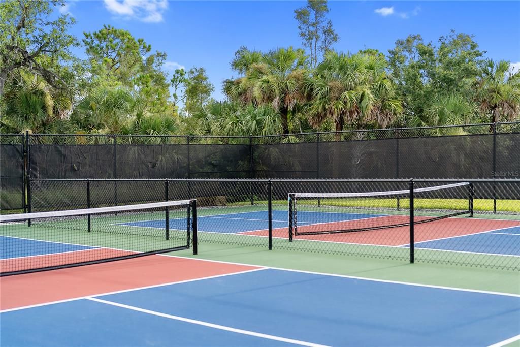 Active With Contract: $299,999 (2 beds, 2 baths, 1149 Square Feet)