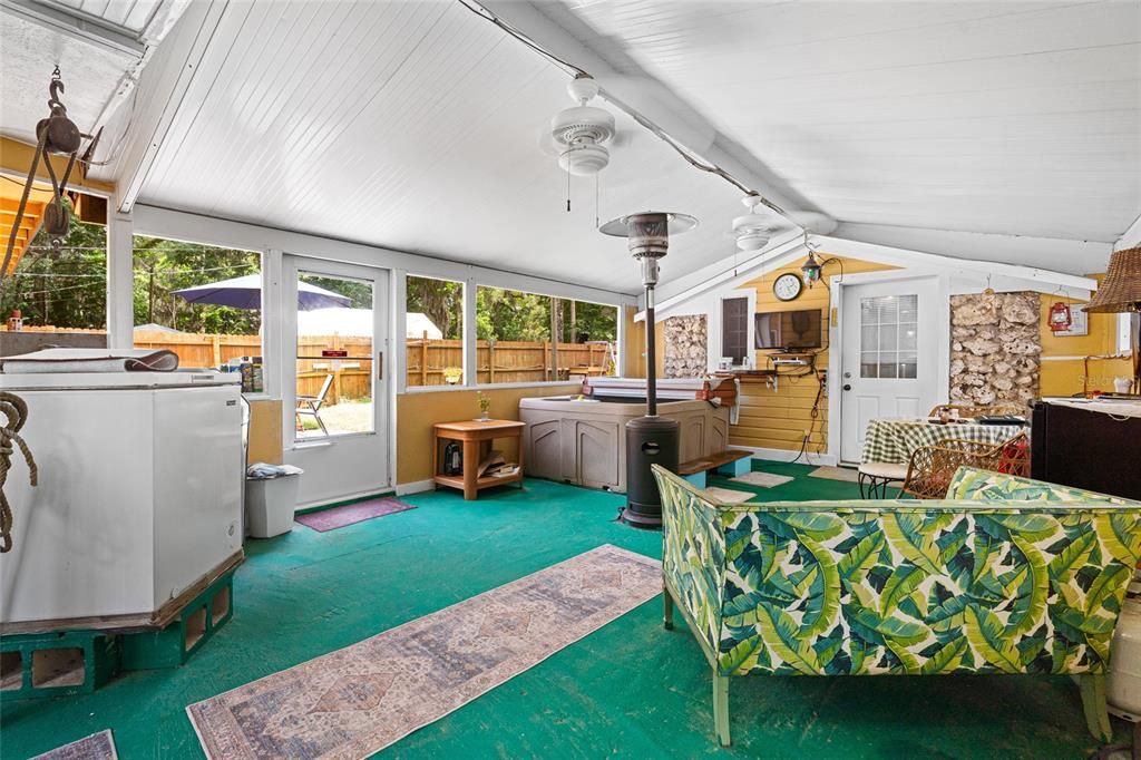 For Sale: $190,000 (2 beds, 3 baths, 1155 Square Feet)