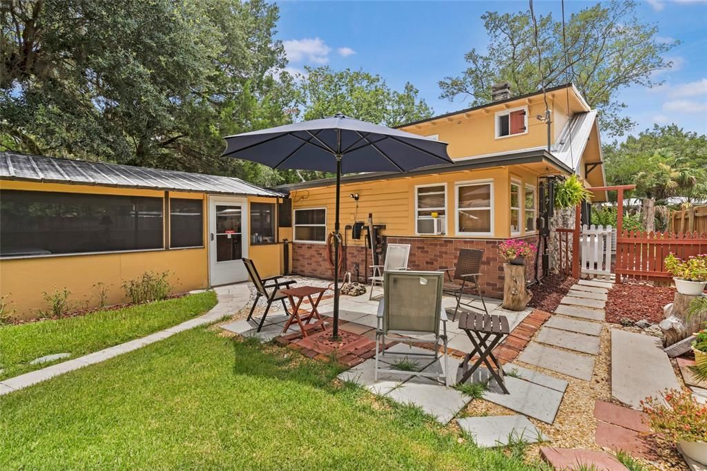 For Sale: $190,000 (2 beds, 3 baths, 1155 Square Feet)