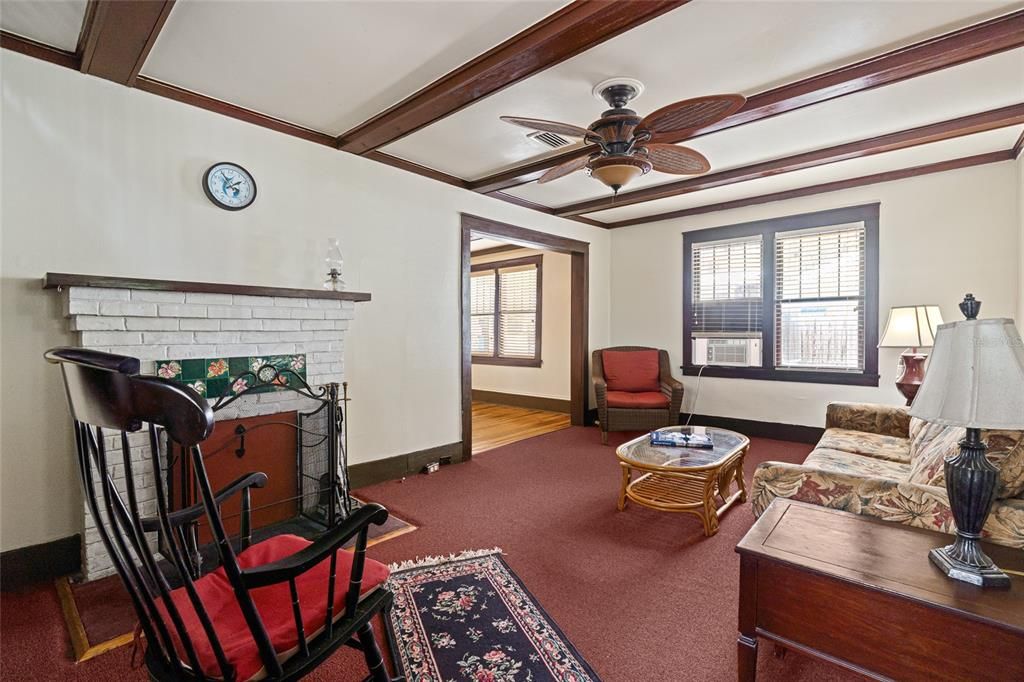 For Sale: $190,000 (2 beds, 3 baths, 1155 Square Feet)