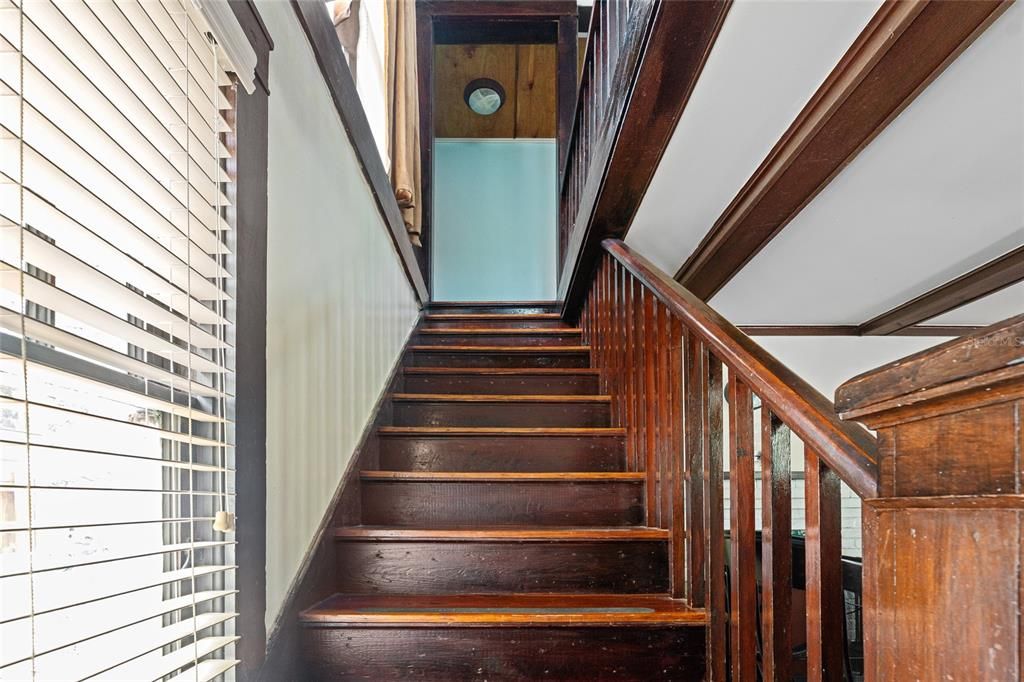 For Sale: $190,000 (2 beds, 3 baths, 1155 Square Feet)