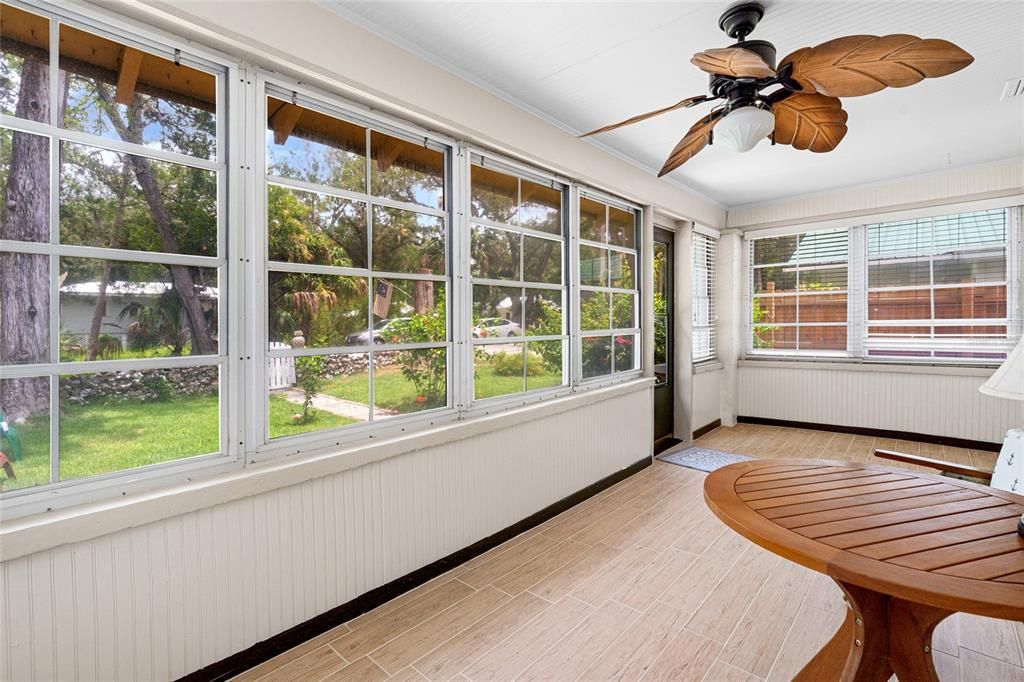 For Sale: $190,000 (2 beds, 3 baths, 1155 Square Feet)