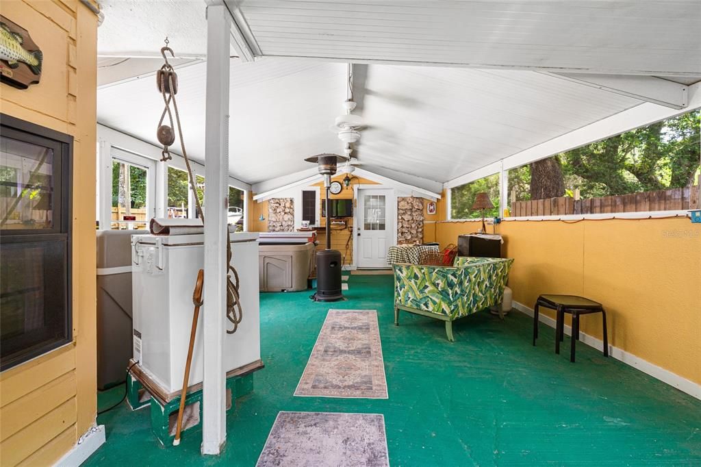 For Sale: $190,000 (2 beds, 3 baths, 1155 Square Feet)