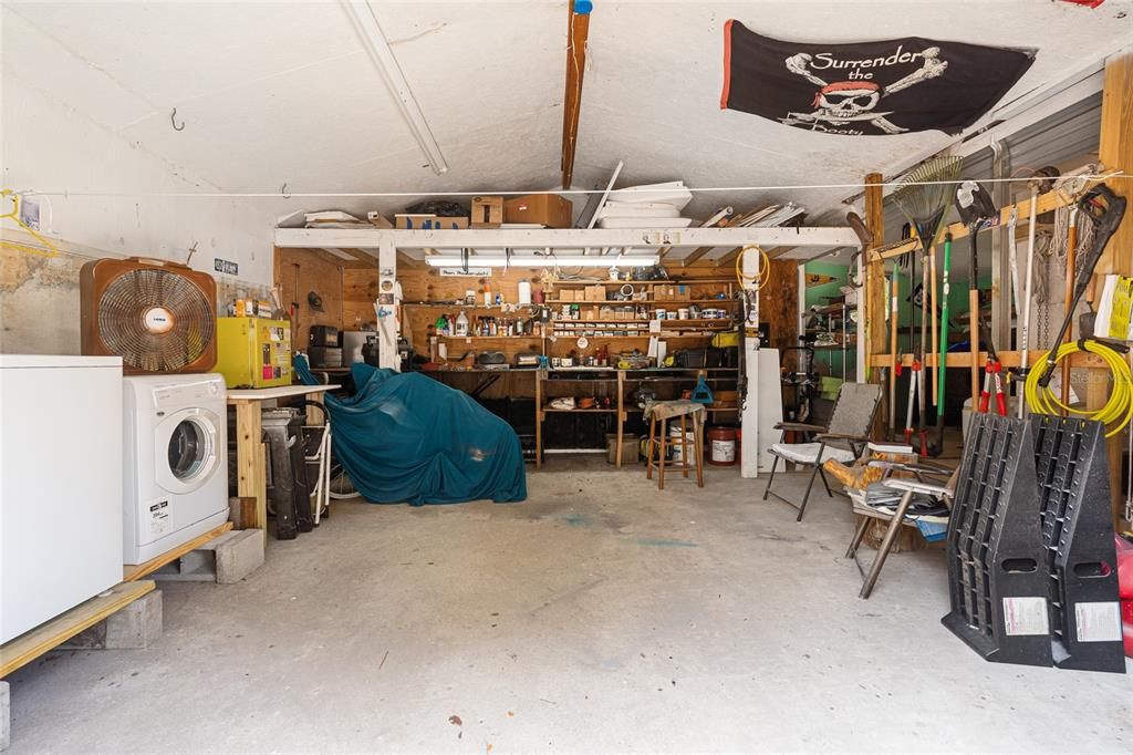 For Sale: $190,000 (2 beds, 3 baths, 1155 Square Feet)