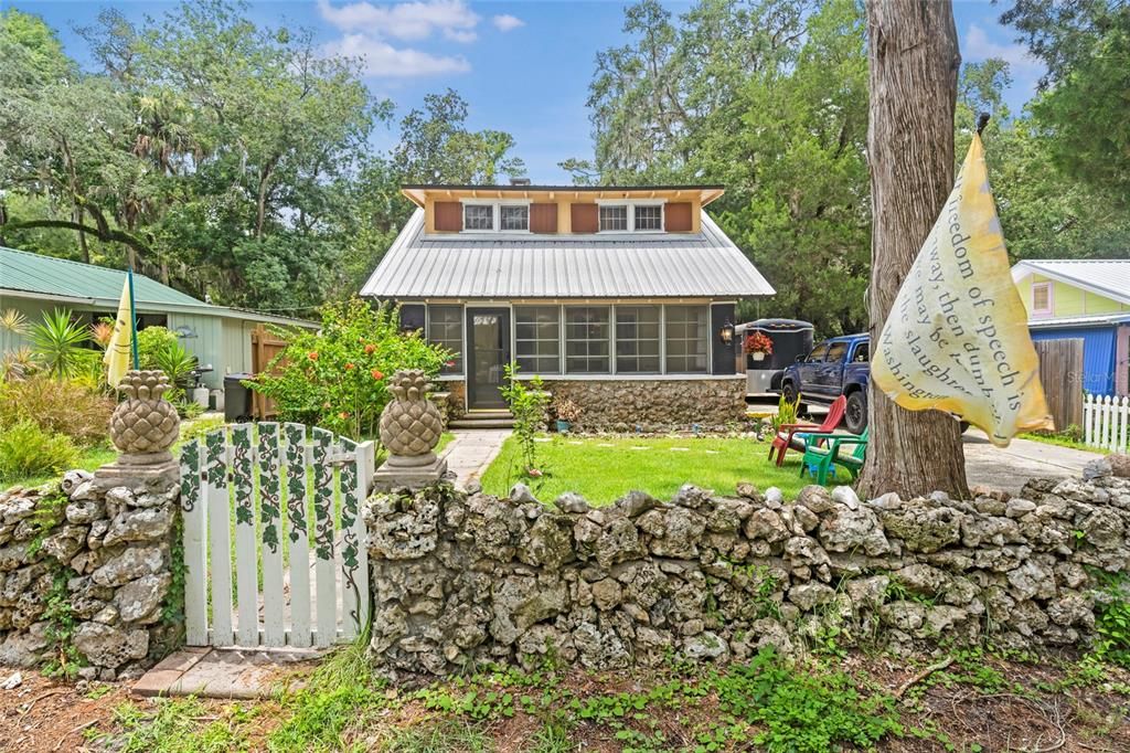 For Sale: $190,000 (2 beds, 3 baths, 1155 Square Feet)