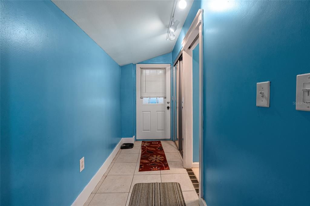 For Sale: $190,000 (2 beds, 3 baths, 1155 Square Feet)