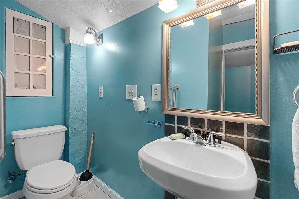 For Sale: $190,000 (2 beds, 3 baths, 1155 Square Feet)