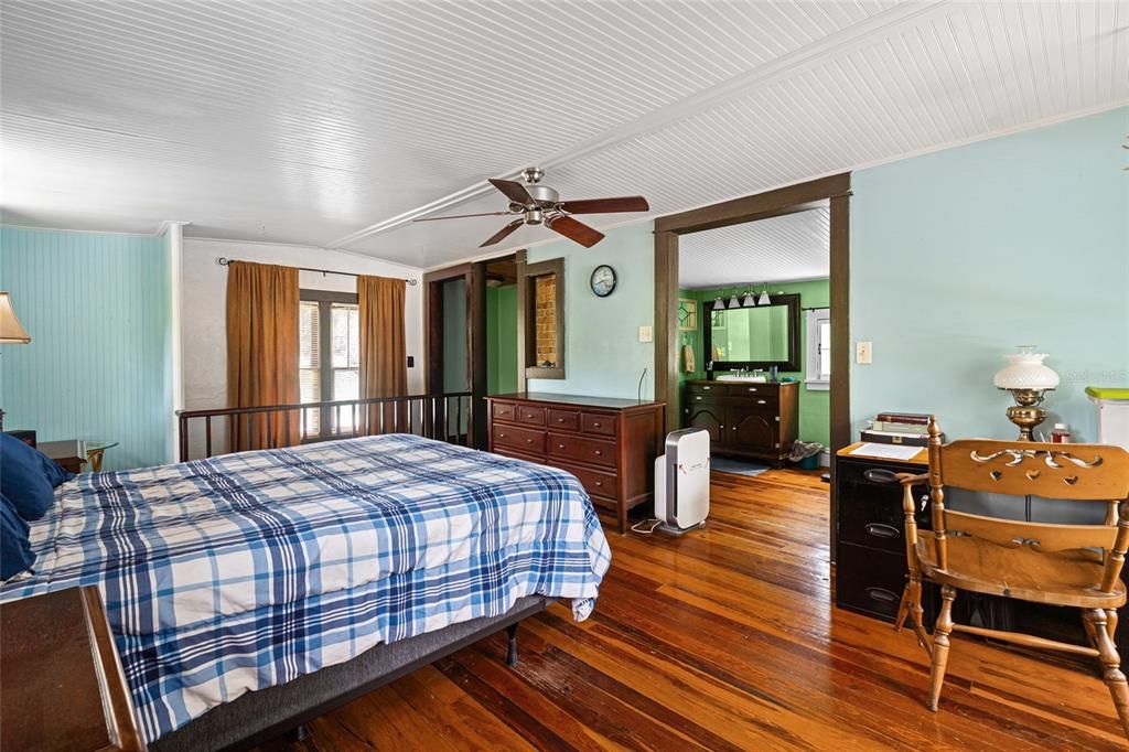 For Sale: $190,000 (2 beds, 3 baths, 1155 Square Feet)