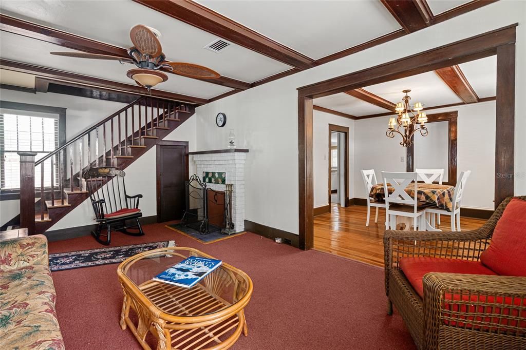 For Sale: $190,000 (2 beds, 3 baths, 1155 Square Feet)