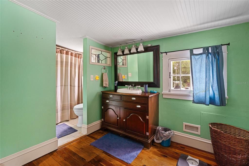 For Sale: $190,000 (2 beds, 3 baths, 1155 Square Feet)