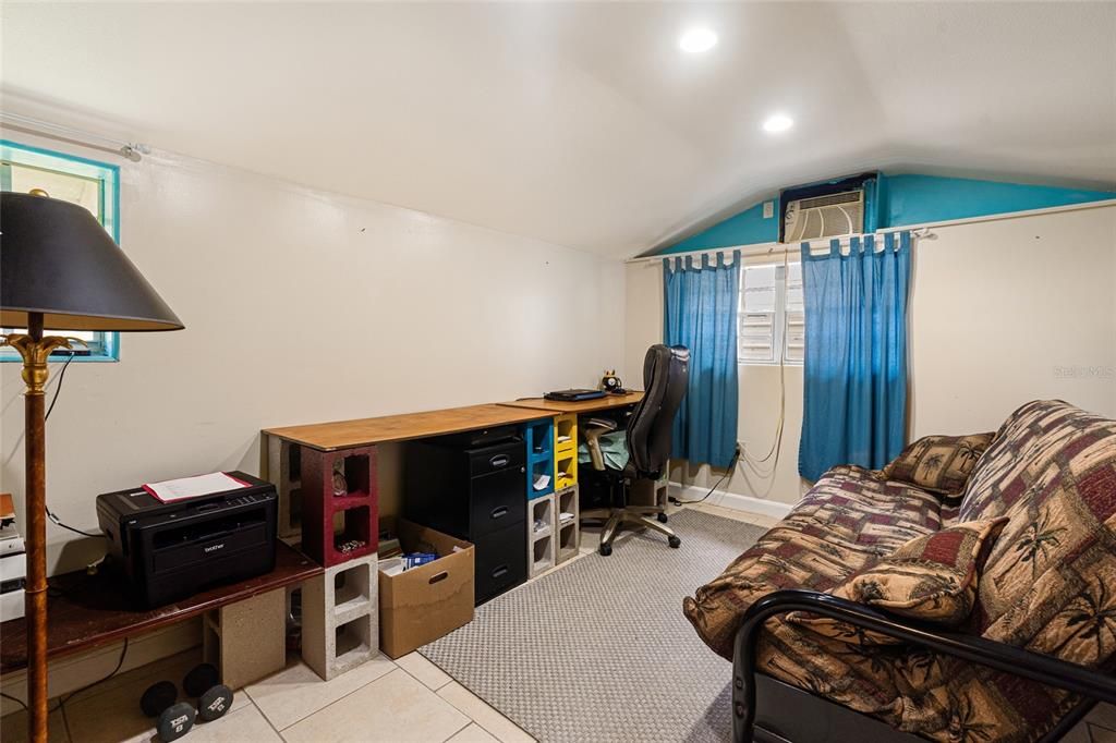 For Sale: $190,000 (2 beds, 3 baths, 1155 Square Feet)