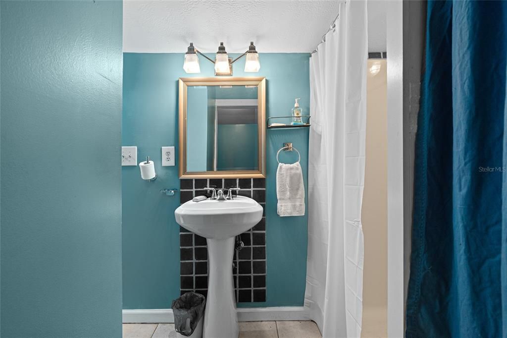 For Sale: $190,000 (2 beds, 3 baths, 1155 Square Feet)