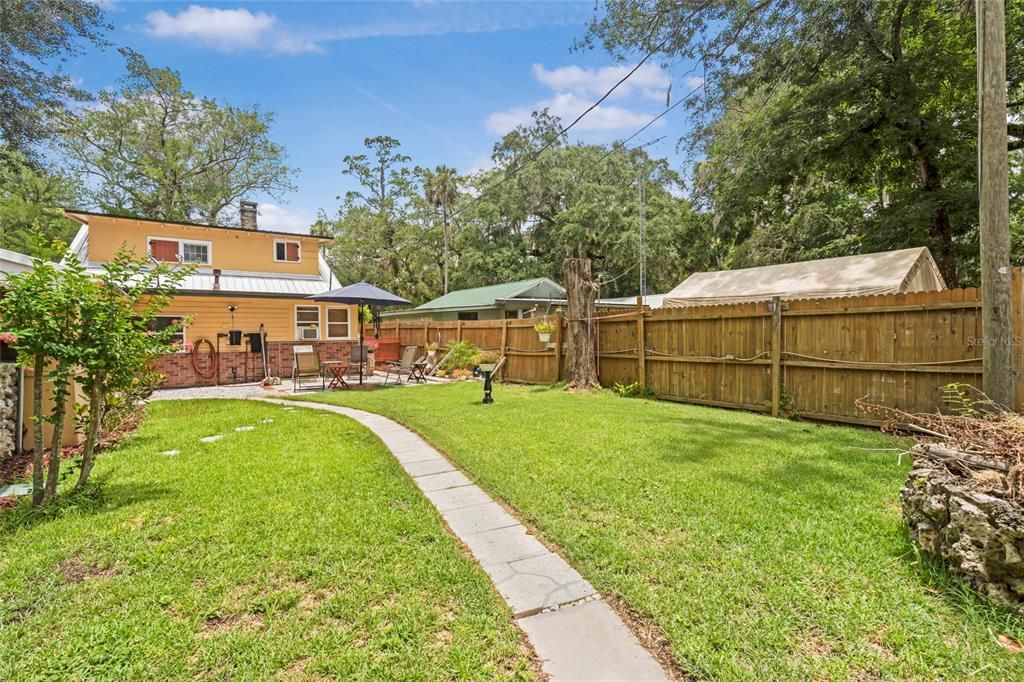 For Sale: $190,000 (2 beds, 3 baths, 1155 Square Feet)