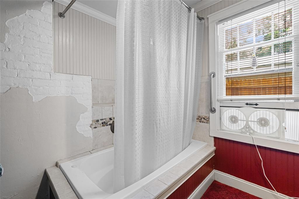 For Sale: $190,000 (2 beds, 3 baths, 1155 Square Feet)