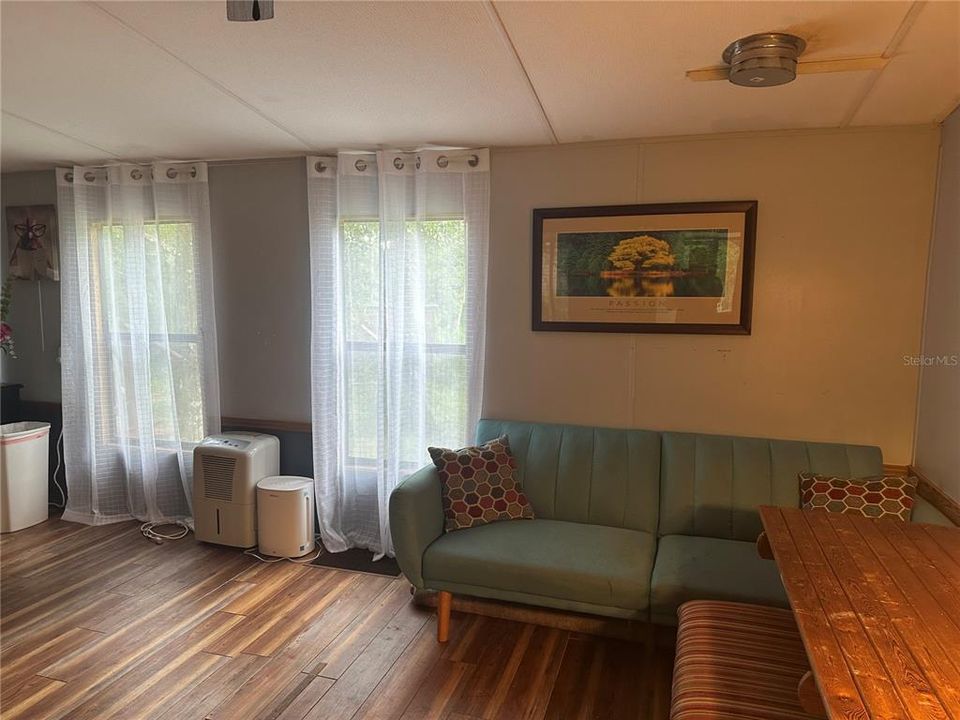 На продажу: $159,000 (2 спален, 1 ванн, 728 Квадратных фут)