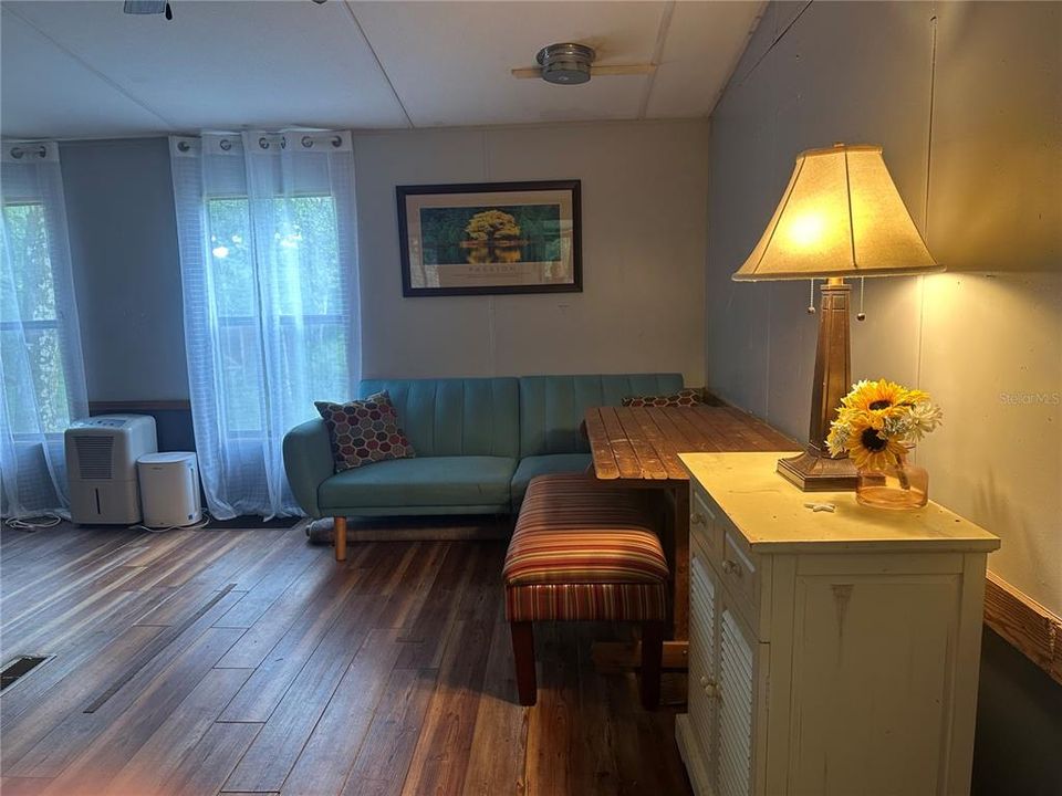 На продажу: $159,000 (2 спален, 1 ванн, 728 Квадратных фут)