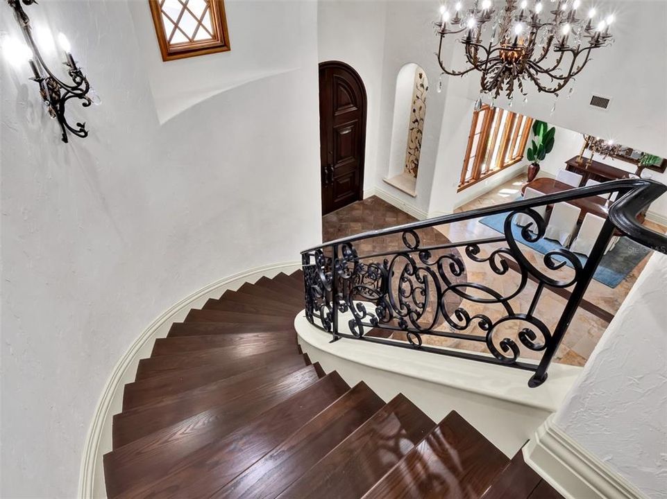 合同活跃: $3,750,000 (5 贝兹, 6 浴室, 6101 平方英尺)