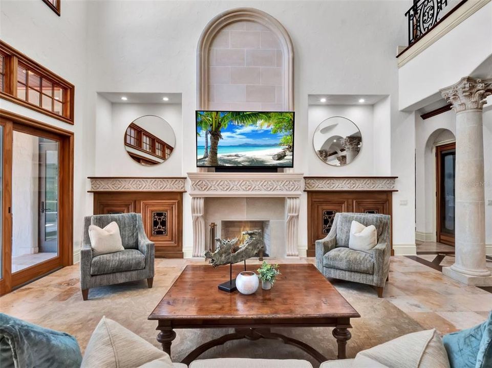 合同活跃: $3,750,000 (5 贝兹, 6 浴室, 6101 平方英尺)