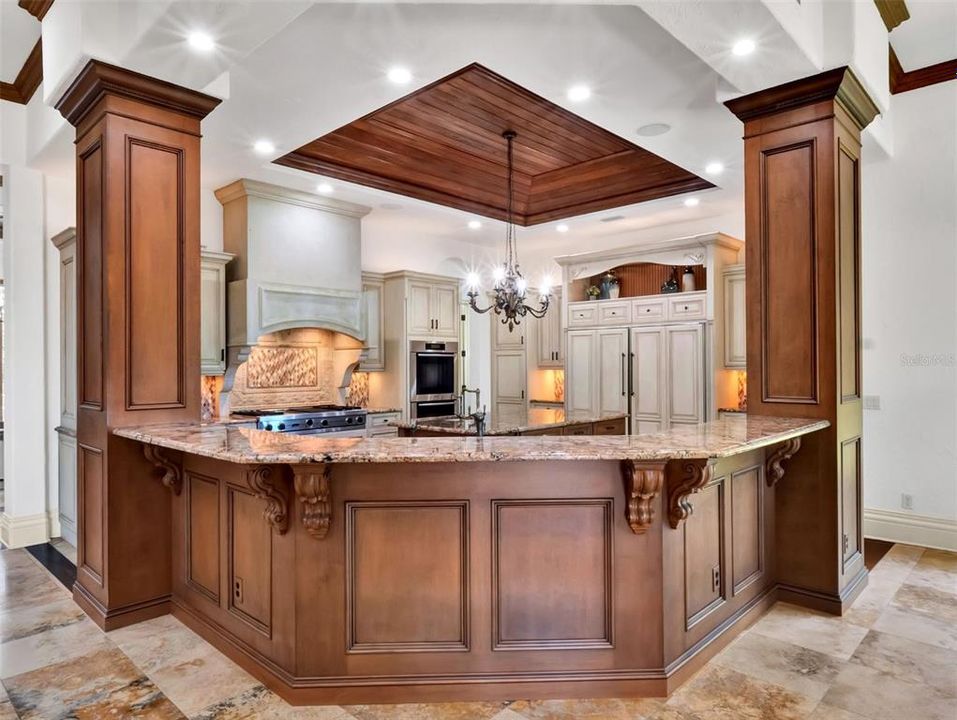 合同活跃: $3,750,000 (5 贝兹, 6 浴室, 6101 平方英尺)