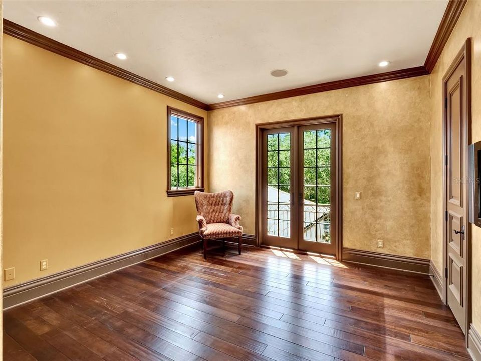 合同活跃: $3,750,000 (5 贝兹, 6 浴室, 6101 平方英尺)